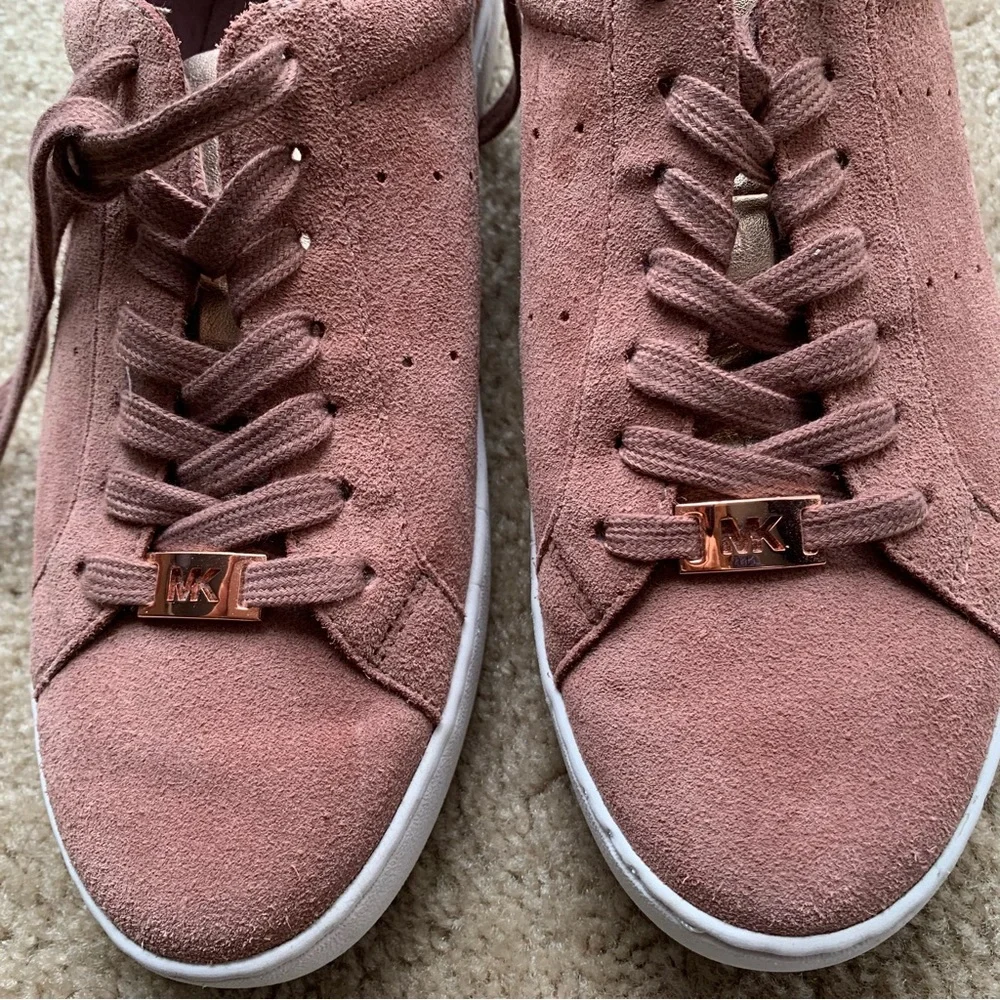 MICHAEL KORS. Rose suede and yellow gold sneakers.‎ White soles. 10M. Lea…